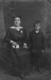 The father of the witness as a child with his mother