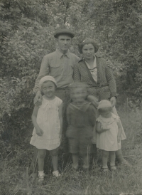 Václav and Marie, before his father left for the front, Jiřina, Václav and Vlasta, 1942
