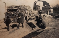 Surroundings of the ceramic workshop of Jan Tvaroh Sr., Nová Ves No. 47, 1940s