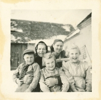 Grandmother, mother and children after the eviction 1955