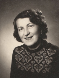 Mum Emilie Kabátová