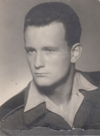 Jan Kabát, bratr Ludmily Cibulkové, na fotografii z vojny v Jaroměři, 25. června 1959