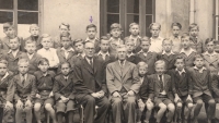 Jaroslav Frolík (top row, fourth from left) in class photo