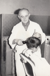 Barber Antonín Tejkl Sr., Červená Voda 1972