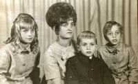 The witness with her children Maruska, Dáša and Bohumil in 1968