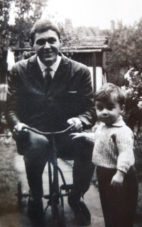 Václav Nedomanský with his son Vasek in the first half of the 1970s