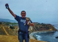 Václav Nedomanský with his dog on the coast of California