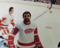 Václav Nedomanský v roce 1977 v NHL v dresu Detroit Red Wings