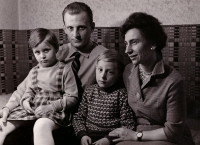 Irena Mosslerová with her first husband and children