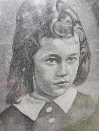 Jaruška (Jarmila) Horrová, the twin sister of the witness, died as a result of the Brno Death March