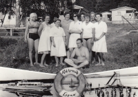 Na letní brigádě na Lipně, druhá řada, třetí zprava, rok 1966