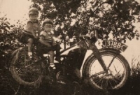 Otilie Týmalová with her sister, first from the right, 1938