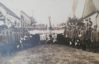 Sokoli v Křenovicích čekají na příjezd prezidenta Masaryka, 1924