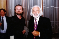 Ludvík Procházka with American neurosurgeon and thinker Karl Pribram in 1999. He wrote about him for the magazine Xantypa on the occasion of his award by the Dagmar and Václav Havel Foundation VIZE 97