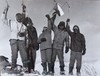 František Lehár, climbing Pik Lenin in Pamir, cheering at the top. From left: Rost'a, Franta, Marta with the flag, Mirek and Pavel. The forces were just enough for one picture. Last breath,1965