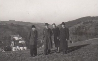 Eltern mit Verwandten Oberhalb von Petschau
