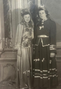 Witness with a friend in Království u Šluknova, right, 1950