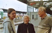 Visiting brother Miloš from emigration, from left: grandson Michal, witness, brother Miloš Pecka, 2002