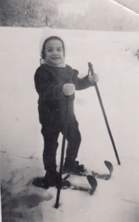 Margit Bartošová na lyžích, 1942