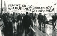 Filmové studio Barrandov při generální stávce 27. listopadu 1989. Václav Marhoul byl předsedou stávkového výboru