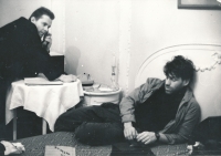 Václav Marhoul (left) with director Tomáš Vorl during the filming of Prague Five, 1988