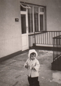 Hana Lančíková as a child, circa 1940