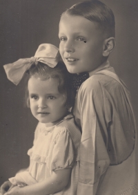 The witness with her brother, circa 1941