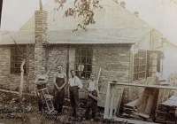 Father's workshop next to the house of the Šesták family (now a health centre) in Mysločovice, father is second from the left