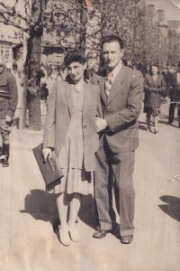 Adel Dianova's parents, Isak and Golda Kobrynski. Lviv, between 1945 and 1948