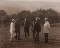 On the left, Tomáš Masaryk's daughter Olga, second from the left Karel Čapek, on the right in white TGM, next to him František Udržal - Libuše Paukertová-Leharová's grandfather