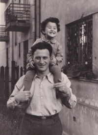 Adel with her father on Nemyrovych-Danchenko Street. Lviv, early 1950s