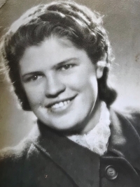 Anna Grillová, 1956