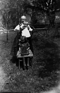 Grandmother Zuzana Štelmáková with her brother Michal Štelmák during the Second World War