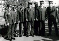Jiří Jícha (vpravo) s kolegy z obvodního oddělní Veřejné bezpečnosti v Třinci / 1.  máj / 1985