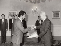 Meeting of the President of the Ivory Coast with President Husák of the Czechoslovakia at Prague Castle, Ladislav Kubizňák, first from left, 1985