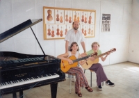 František Stůj and pupils admitted to the conservatory in Teplice, ZUŠ Kraslice, 1997