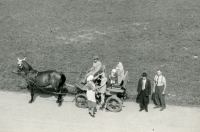 In front of the house in Přerovec: Antonie Tichopádová's father Bohumil Šihora is far right, the owner of the horse, uncle Julius Julčík next to him in a suit; the woman in the apron is Antonie Tichopádová's mother Anežka Šihorová, née Tkačíková, stroking her daughter Eva; and seated on the wagon is uncle Ondřejek from Vlaštovičky with his wife Hermína and child; early 1950s