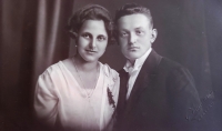 Mum's sister Elfriede, a year older, who were carrying cancer medicine to, and her husband Elstner,