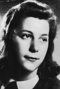 Mum of the witness Libuše Hraběová at the age of 20, photographed in 1948
