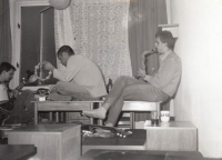 Svoz řepy, first set, rehearsal, from left: Jiří Dorňák, Luděk del Maschio, Josef Sládek, University College Gottwaldov, mid-1980s