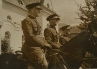 Vladimír Bohumil Šoffr, otec pamětnice, coby důstojník československé armády, Trenčín