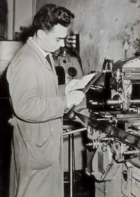 Jiří Stehlík in the Metalworks workshop in the 1960s