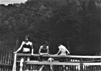 Helena Sallakuová on the left / Prague swimming pool in Šárka / 1963