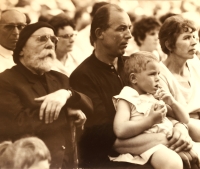 Haškova Lipnice. Zleva Jan Zrzavý, otec Jan Ambrož se synem Michalem, matka Božena Zrzavá, 1965 