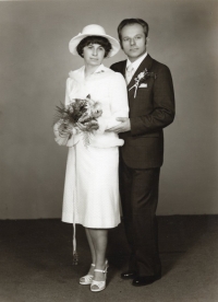 Wedding photo of Miluska and Břetislav Ottovi, 17 March 1977