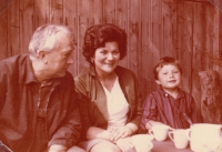 Jiří Podlipný with his grandparents at the cottage in Suchá near Nejdek in the Krušné hory, which his grandfather bought after the tragic death of his son Jiří Hodan, approximately in 1974-75