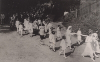 Procession to the first Mass from Předbor to the church in Luka of the new priest Karel Šindelář in 1942