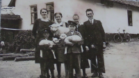 The Pospíchal family, from left: two older sisters, mother, father, in front: Miroslav, older brother Josef, approx. beginning of the war