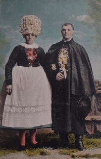 Wedding clothes from the Jihlava costume from 1850-1900