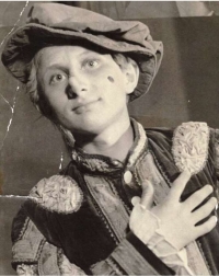 Miroslav Lebduška v divadelním představení Cyrano z Bergeracu, 1960